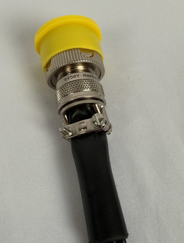 7694 close-up plug